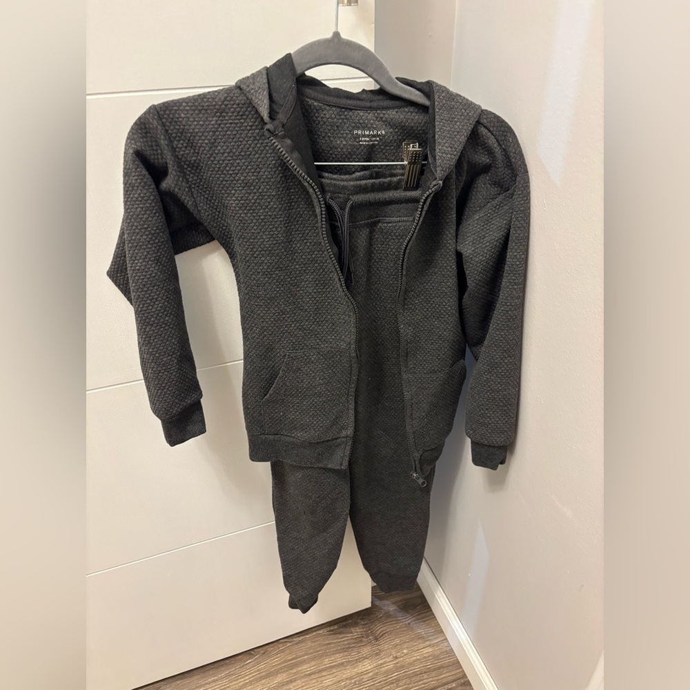 Primark Boys Gray Sweat Set Size 8-9 Years Zip Up Hoodie Sweatpants 2 Pc